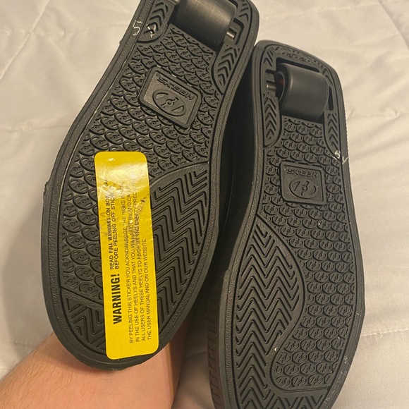 Black size 9 Heelys with original warner label - Picture 6 of 6